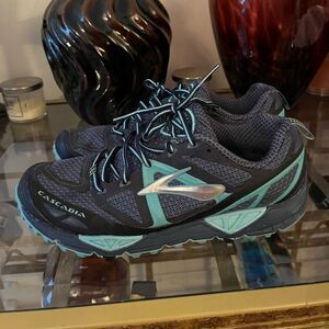 Brooks Cascadia Women's Shoes - Black and Teal